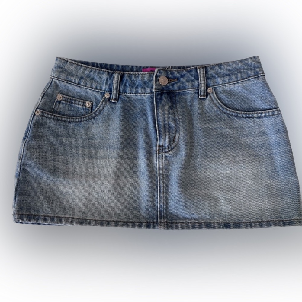 Edikted Chiara Denim Micro Skirt- Vintage Wash